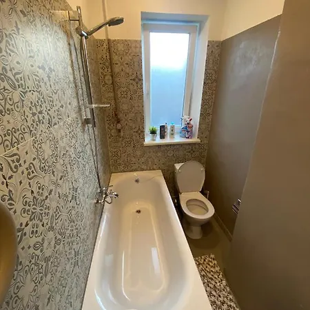 Quiet And Peaceful Close To The Center Apartman